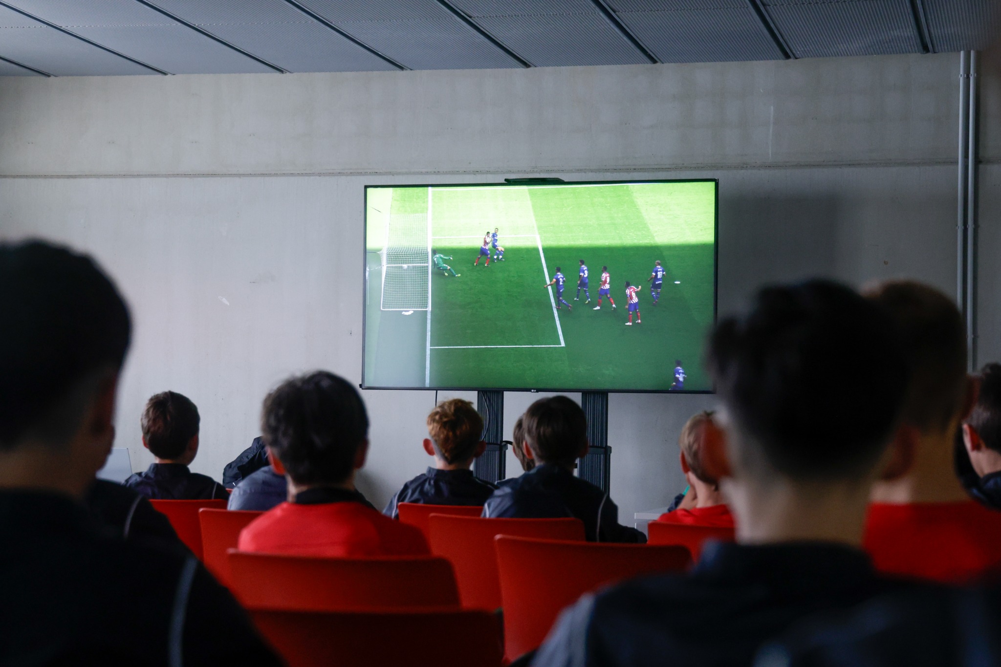 Young players attending an Atlético Academy insight session